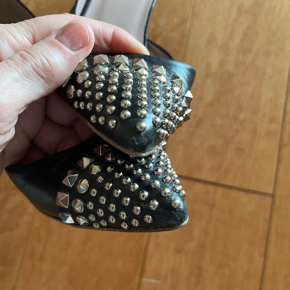 Gucci authentic studded black leather pump - Picture 7 of 16
